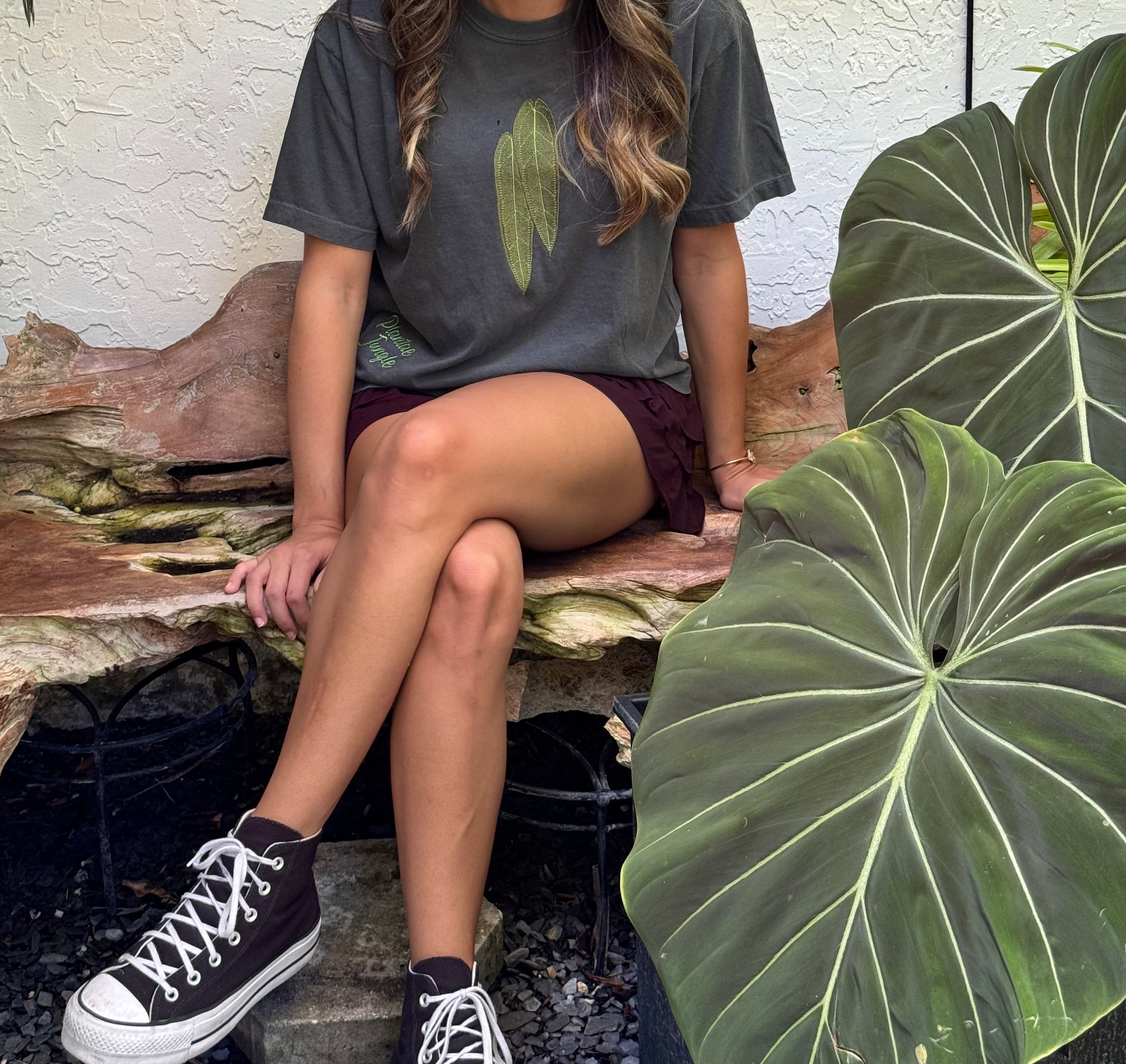T-Shirt - Embroidered Anthurium Warrocqueanum Queen
