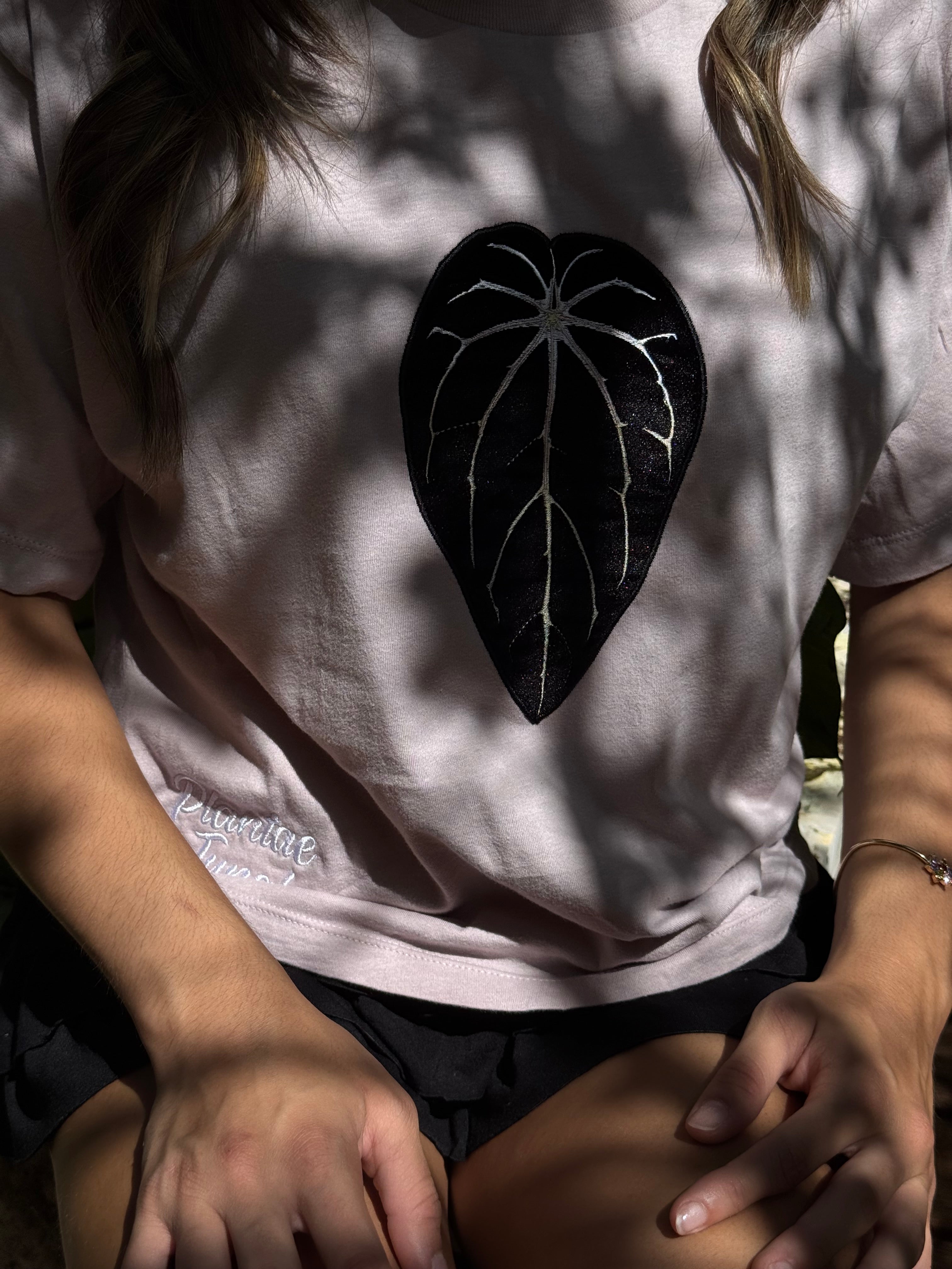 T-Shirt - Embroidered Anthurium "Carla"
