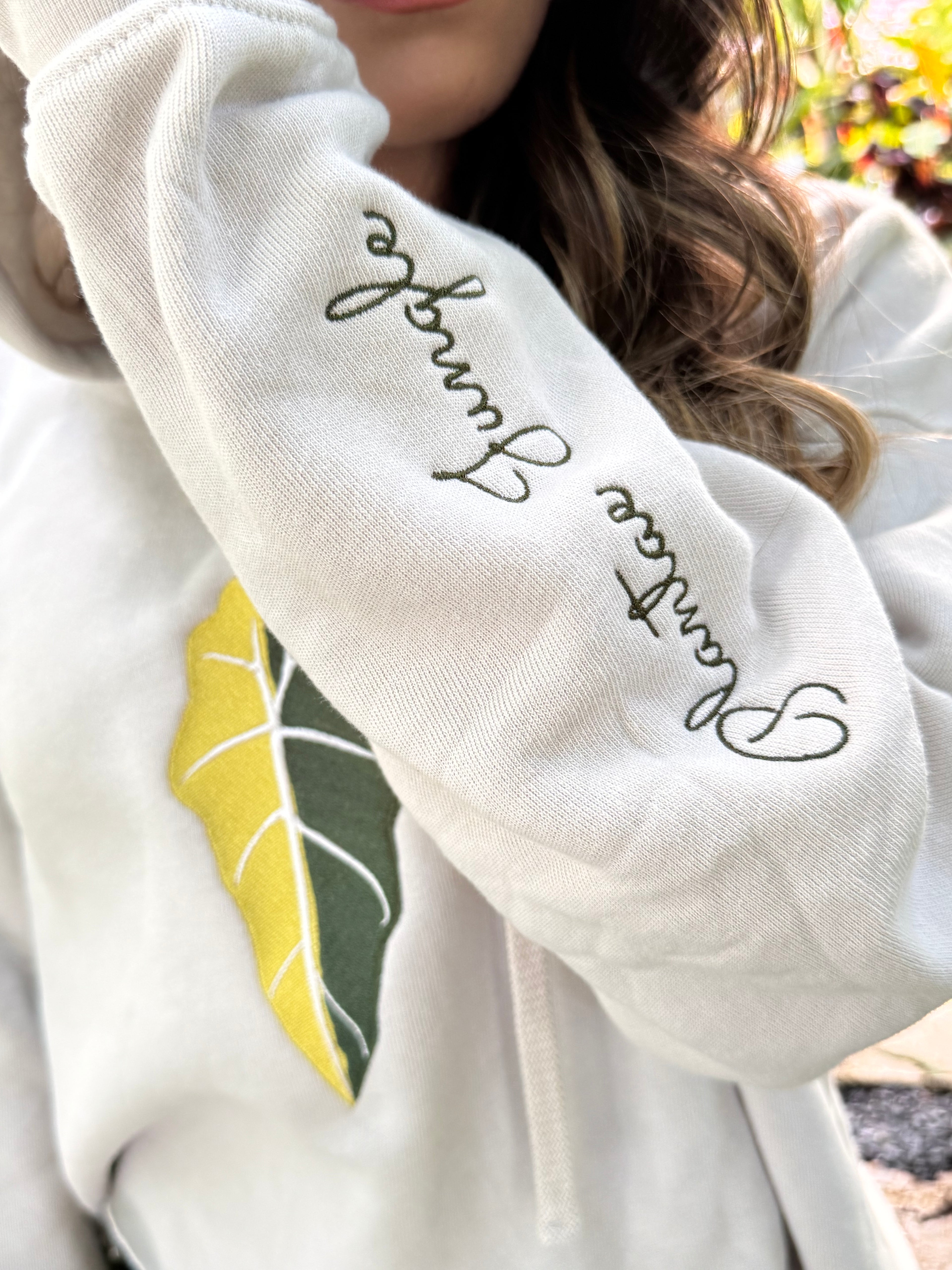 Fleece Hoodie cropped - Embroidered Alocasia Amazonica aurea