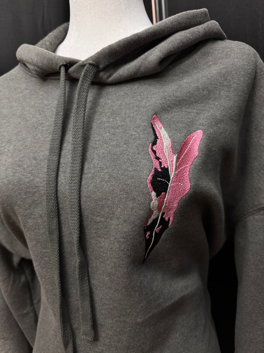 Fleece Hoodie cropped w/ back Design - Embroidered Alocasia Pink Nobilis