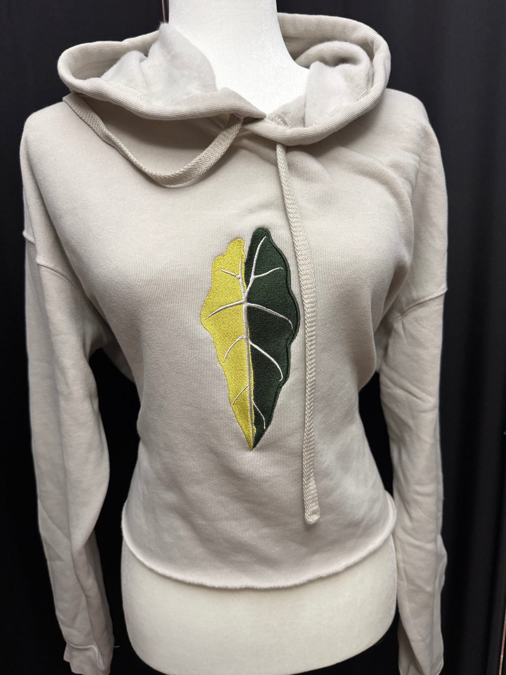 Fleece Hoodie cropped - Embroidered Alocasia Amazonica aurea
