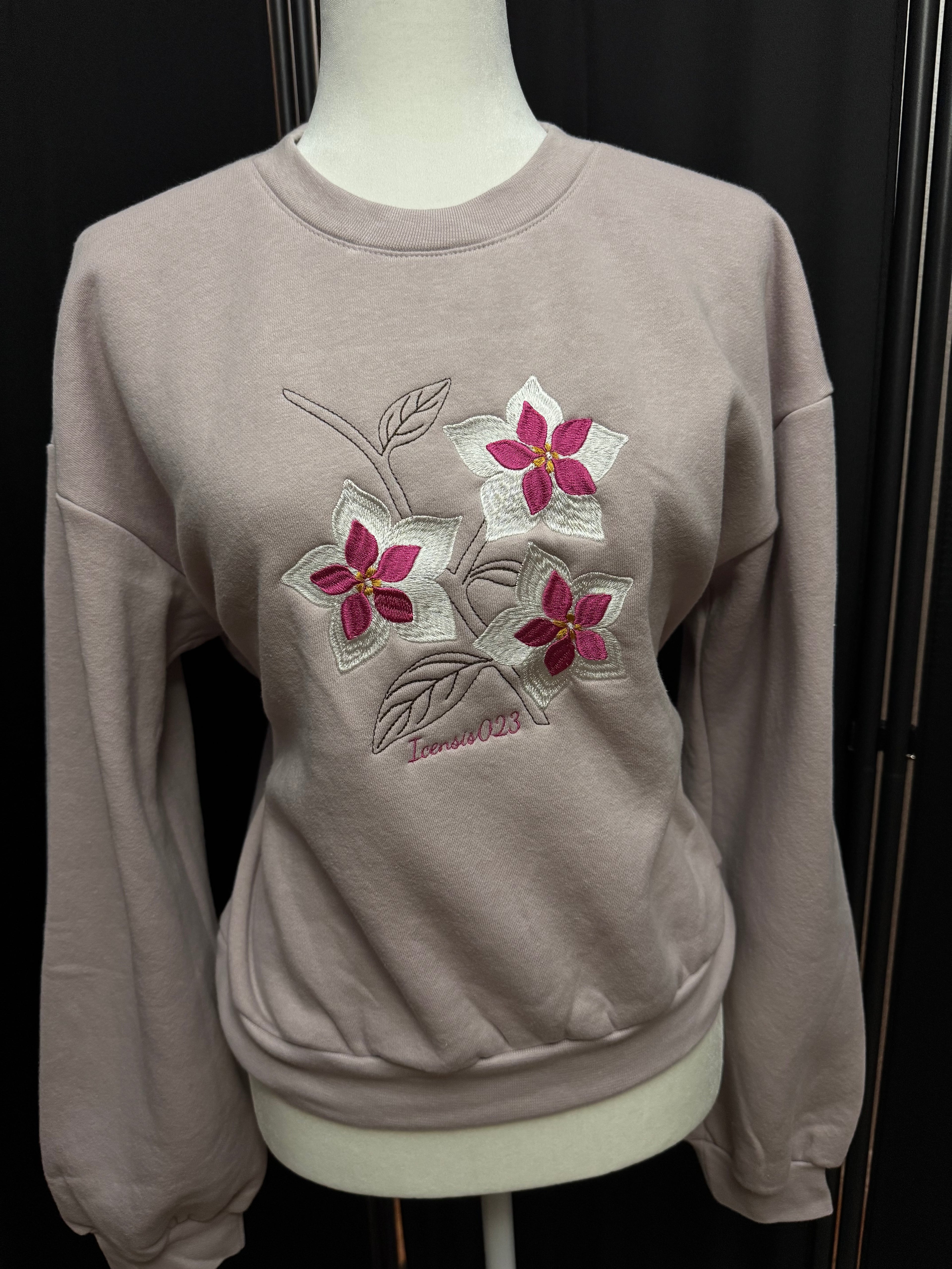 Sweatshirt Fleece Crewneck - Embroidered Hoya bloom - patcharawalai (icensis 023)