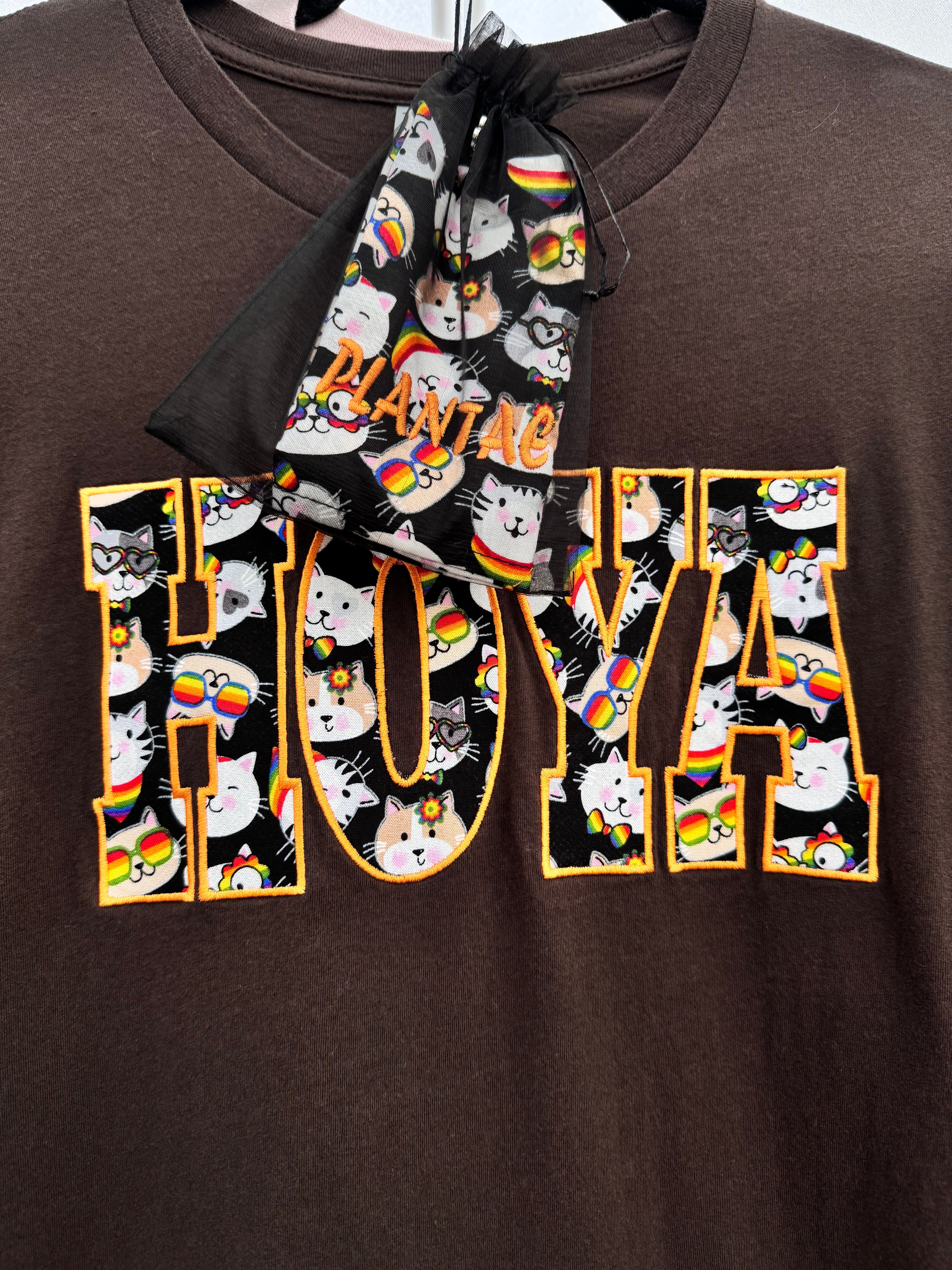 T-Shirt - Embroidered w/ Applique HOYA & Cats (Bonus Bandana)