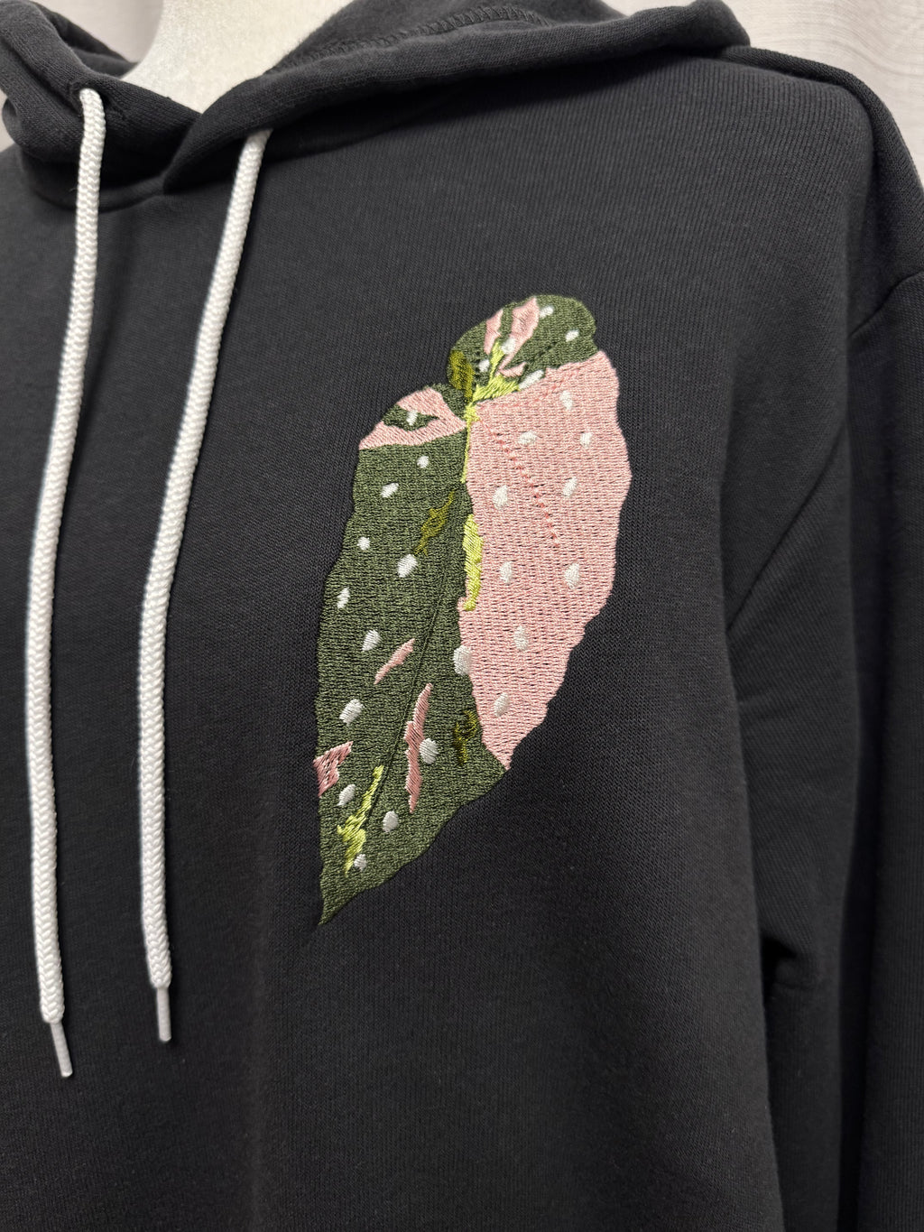 Fleece Hoodie cropped - Embroidered Begonia Pink Maculata