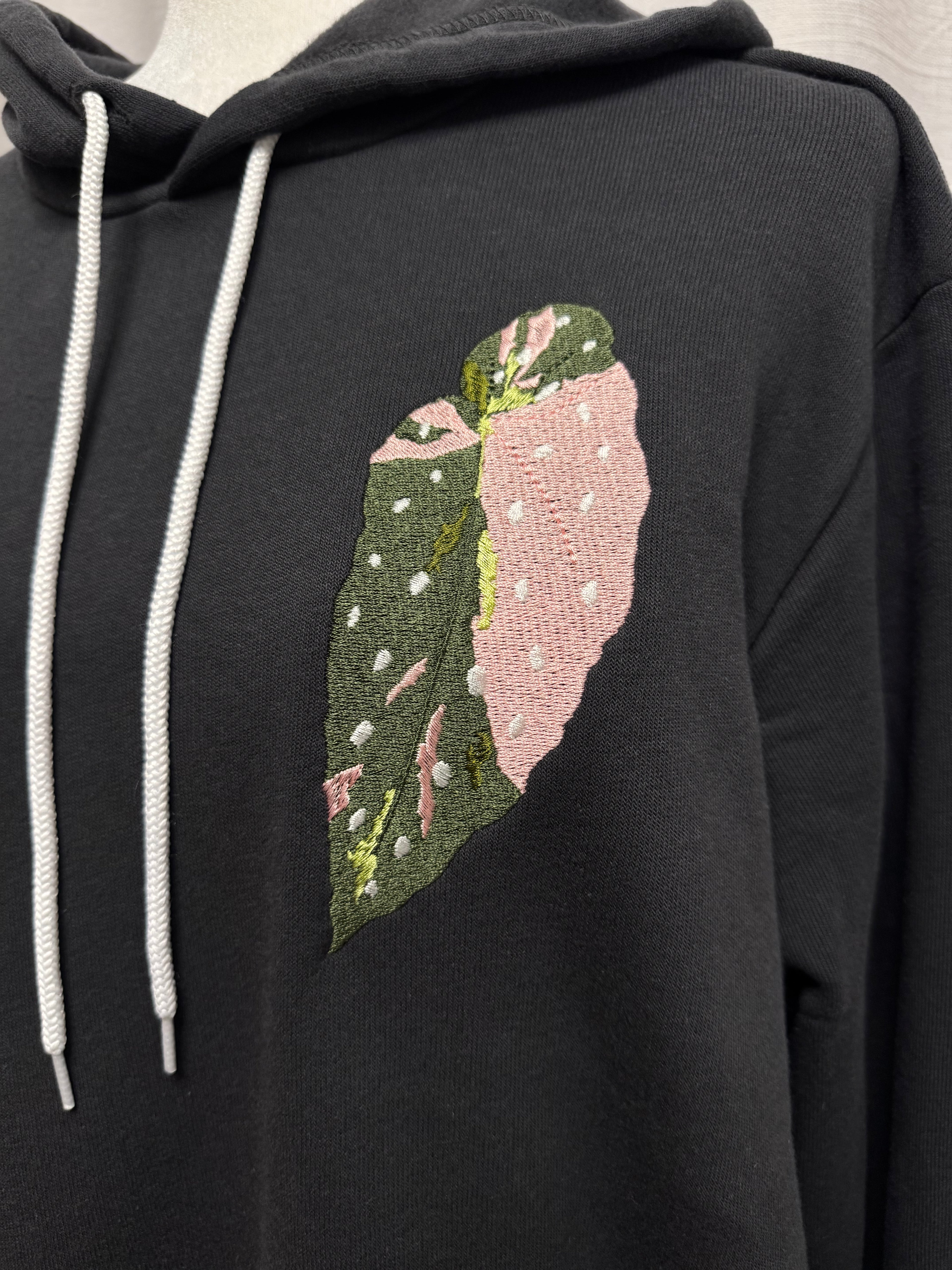 Fleece Hoodie cropped - Embroidered Begonia Pink Maculata