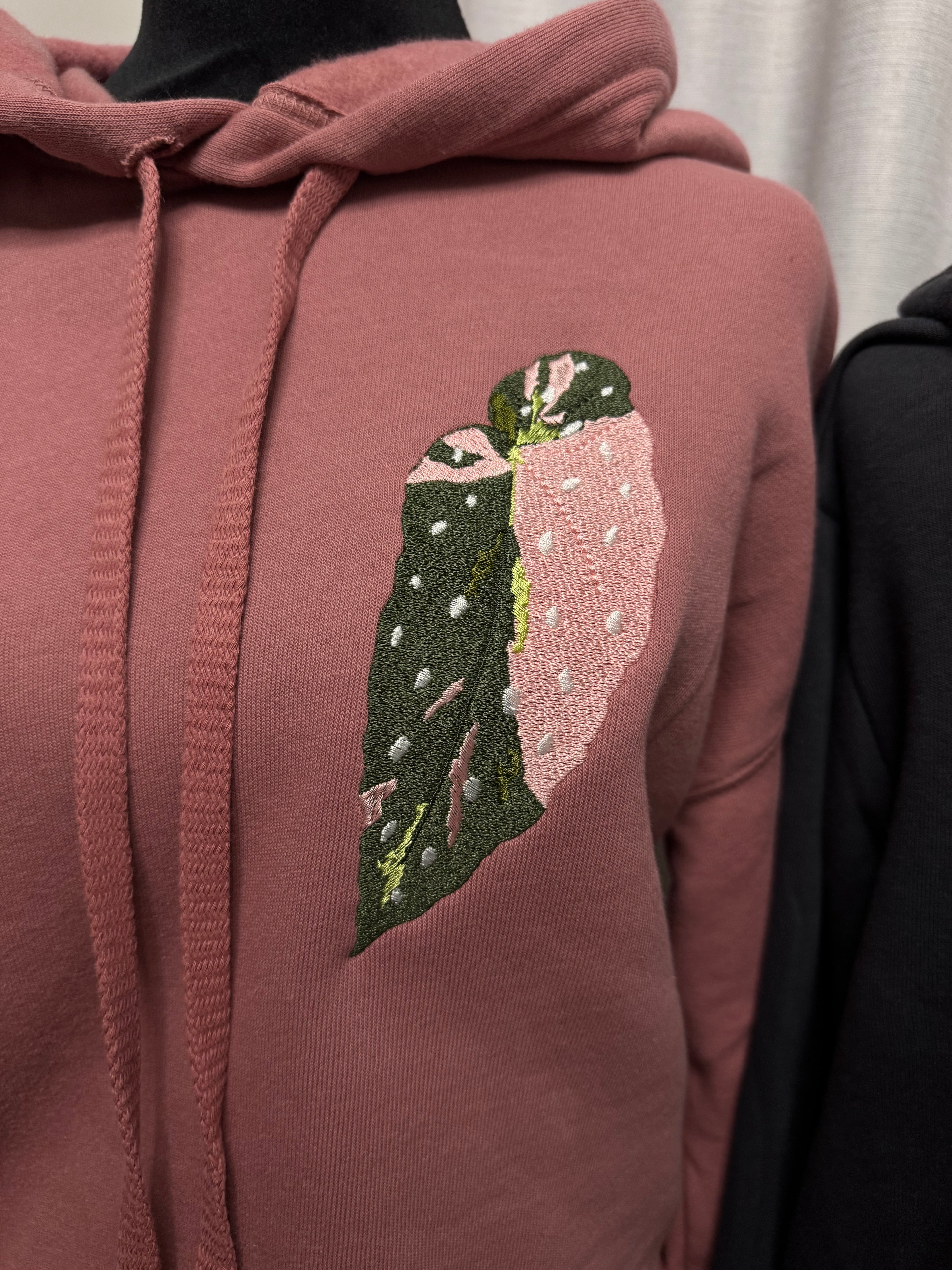 Fleece Hoodie cropped - Embroidered Begonia Pink Maculata